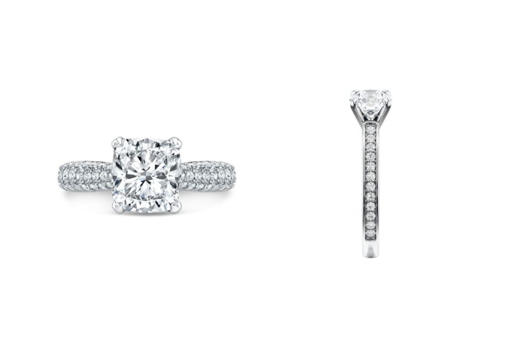 Two different effects of pavé on solitarie rings. Notice how the same griff pavé can create two radically different volume and character, even on the same category of jewel, a solitaire.