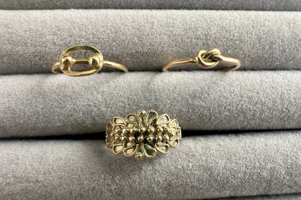 My childhood rings that I still wear. On top left my second gifted ring from my mom. It represents the value of family: two circles together create a third. Top right: the knot of love, read more in the post. Low row: a traditional sardinian band. I still wear all them as pinky ring in my daily stack.